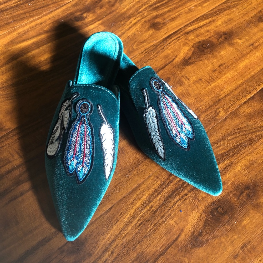 Velvet spring/summer slip on